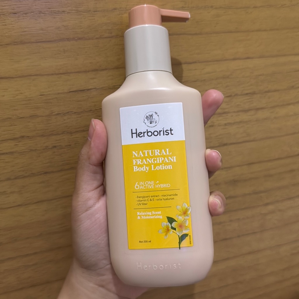 Natural Hand and Body Lotion - Frangipani imgfdn-b92055b0-1230-445f-9b94-3245f223f01d