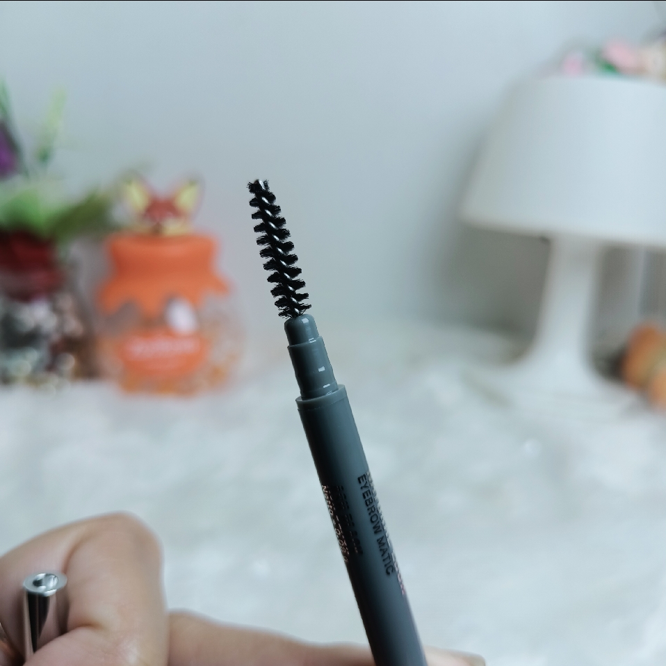 Natural Look Eyebrow Matic - Ash Black imgfdn-3862956e-8c41-42f5-b512-e2e275a7f130