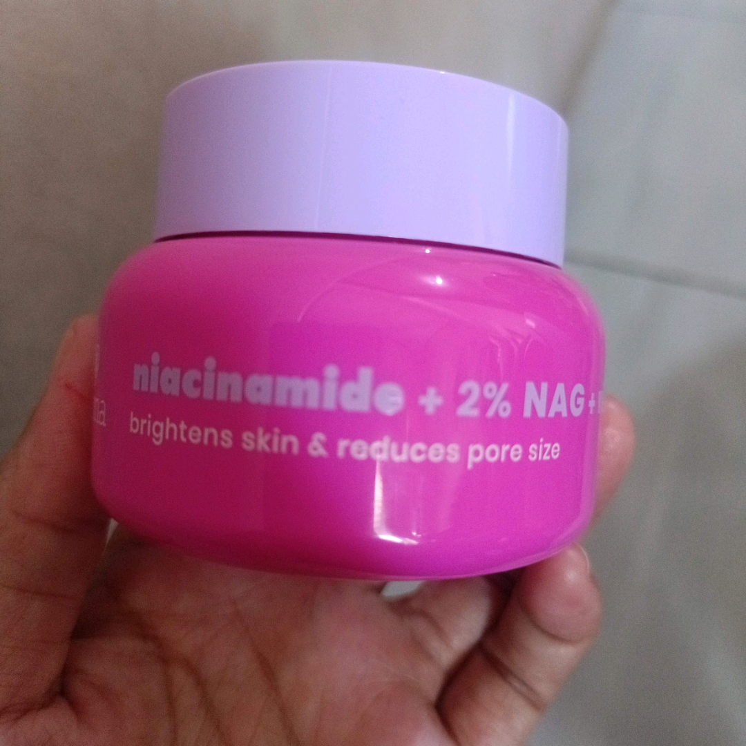 Water Bright Glow Gel Moisturizer imgfdn-c4067a50-aebf-408b-aea1-6aaf56f723ab