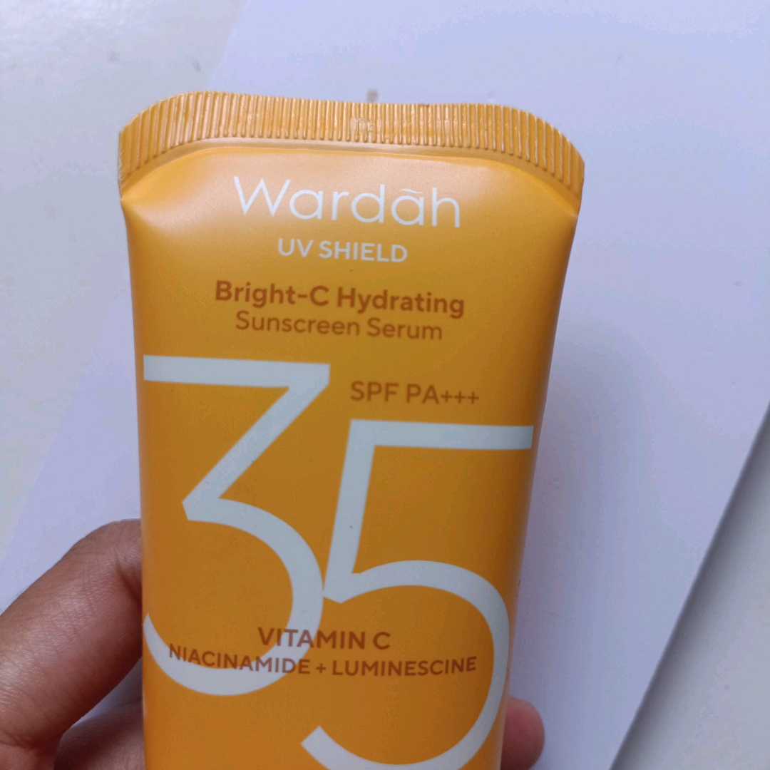 UV Shield Essential Sunscreen Gel SPF 35 PA +++ - New Formula and Look in 2025 imgfdn-3eee7b17-325f-4df4-bde3-618301b76066