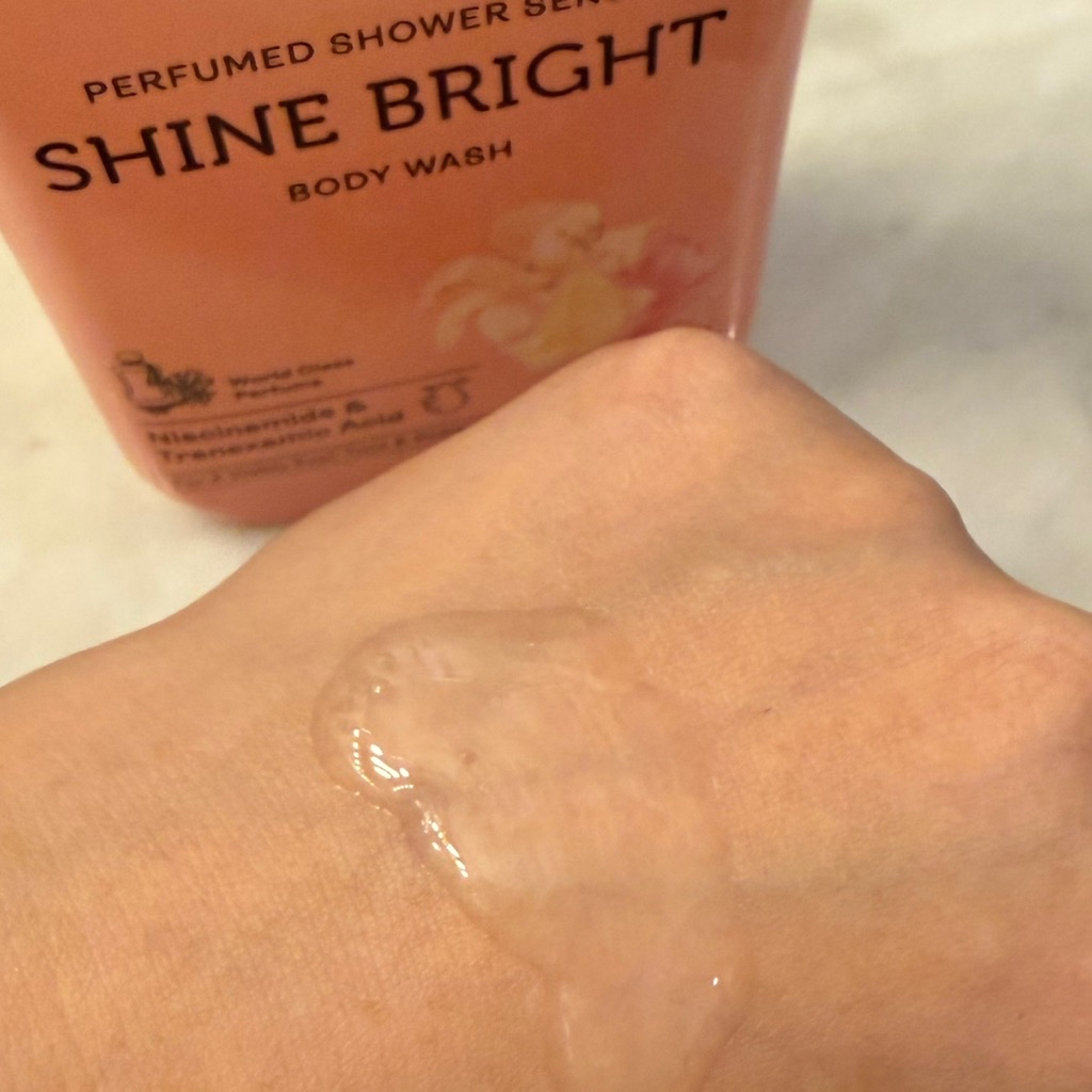 Perfumed Shower Serum - Shine Bright imgfdn-ba0d60d2-51cd-40f2-b018-34ce941c074a