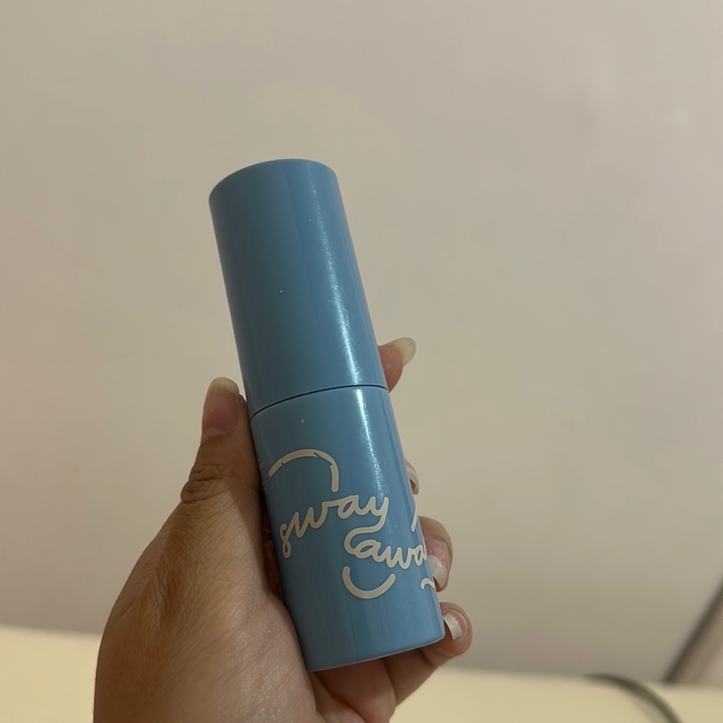 Powder Dry Shampoo imgfdn-d66598d8-226b-4f6a-b4d5-6bcf7c19d233