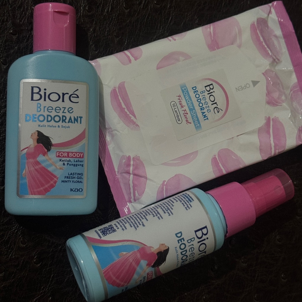 Breeze Deodorant Instant Fresh Spray - Minty Floral imgfdn-1da35a00-3112-4541-a0b1-4d4161858fd3