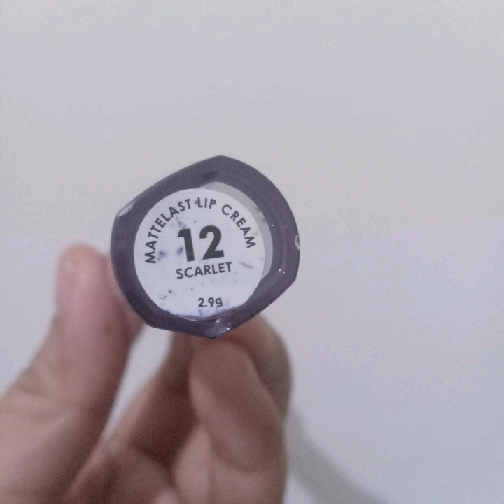Oh My Glam Matte Kiss Lip Cream - 12 Scarlet imgfdn-698255d8-15dd-456e-9345-1201d8610e21