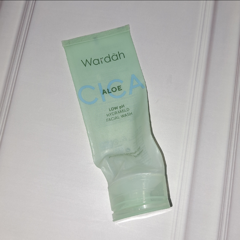 Cica + Aloe Low PH Hydramild Facial Wash imgfdn-ae2a69b8-72a2-4a08-b837-b8d118078dc6