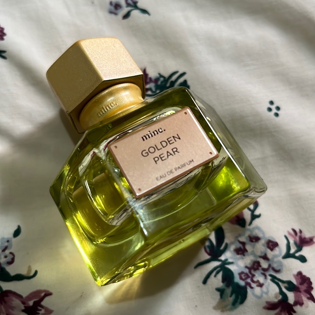 Golden Pear imgfdn-5eb5f041-841a-4303-ac0c-698969c2cf74