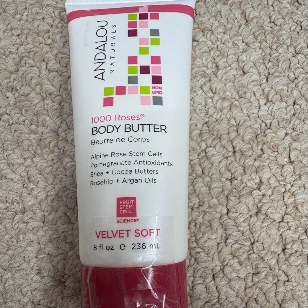1000 Roses Velvet Soft Body Butter imgfdn-3212cf8a-11d5-42a4-8ab5-da379a557351