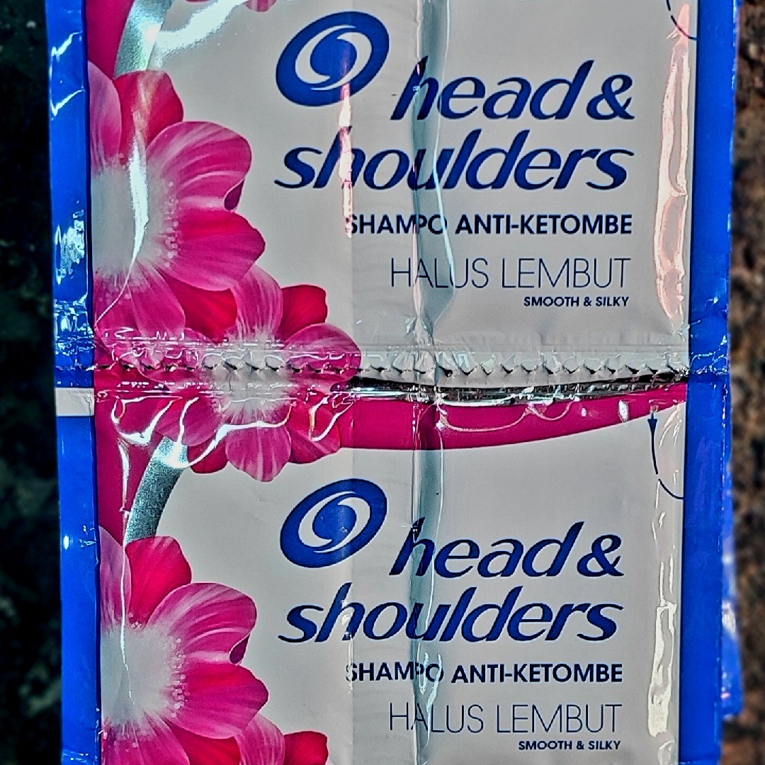Smooth and Silky Anti-Dandruff Shampoo imgfdn-4b80f29b-859e-4d34-bace-3f9d8e775c26