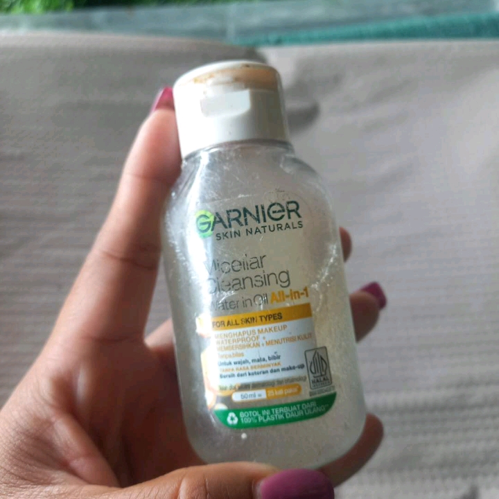 Micellar Oil-Infused Cleansing Water imgfdn-df9997c9-020d-4353-ab8a-436736907b9c