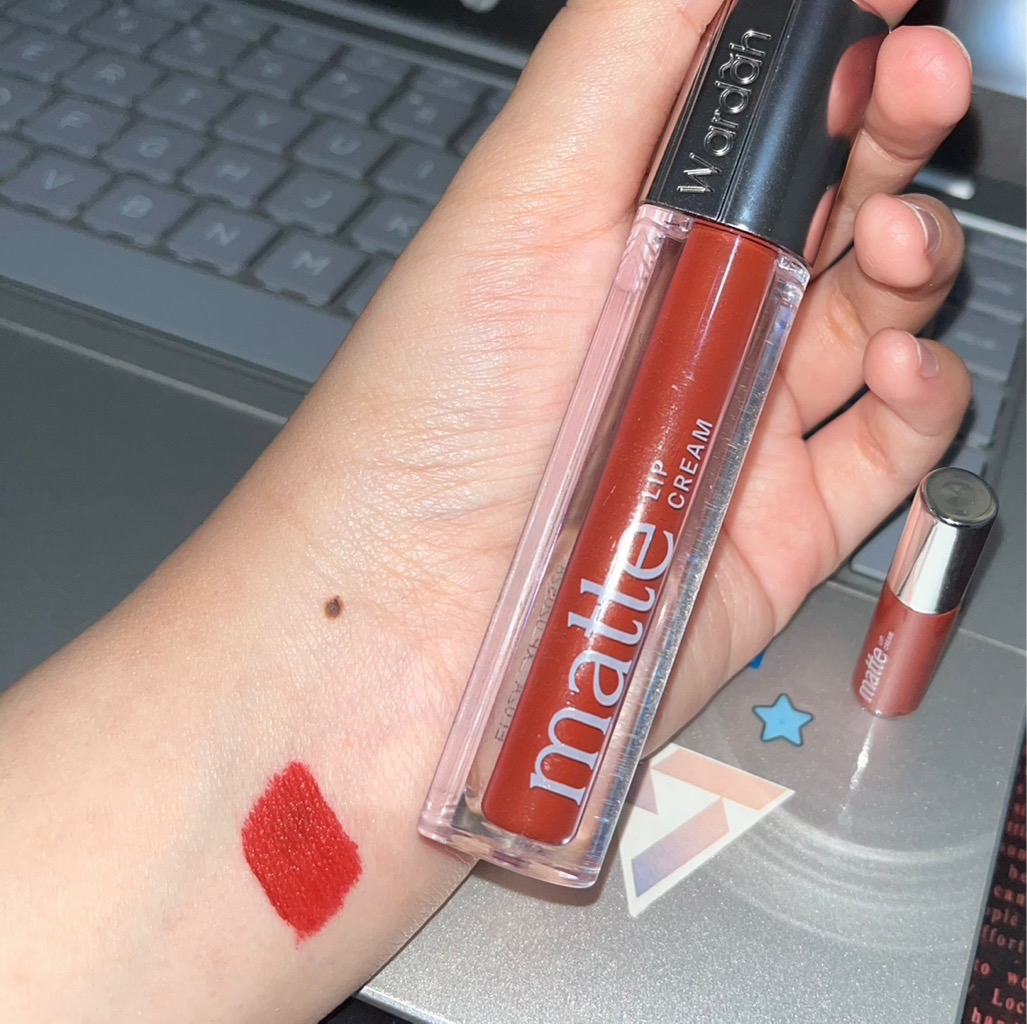 Exclusive Matte Lip Cream - 22 Rouge Velvet imgfdn-58d3f0fc-9903-481b-b159-0dcc74ec3be6