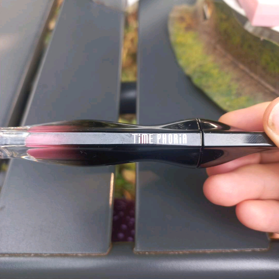 Stellar Dust Lip Stain - 03 Luxia imgfdn-0ff57a3b-d4c6-40c7-b4ac-620a99cd54f3