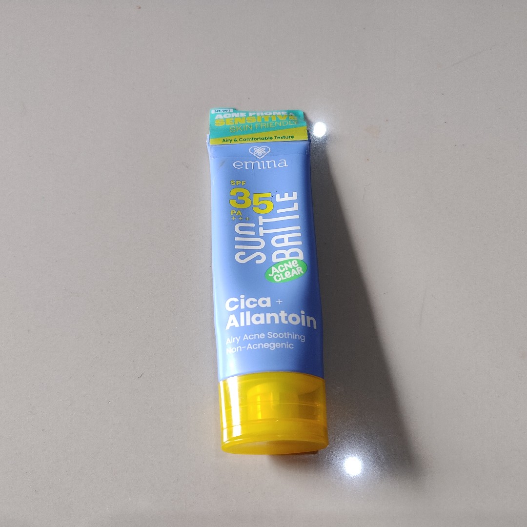 Sun Battle SPF 35 PA+++ Acne Clear Cica + Allantoin Airy Acne Soothing imgfdn-b3b3b261-8459-480b-9a20-66a8cf7848ec