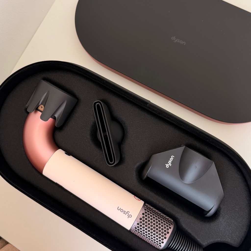 Supersonic r™ hair dryer - Ceramic Pink/Rose Gold imgfdn-5d31b490-632a-408d-ba7f-474e8a856f6d