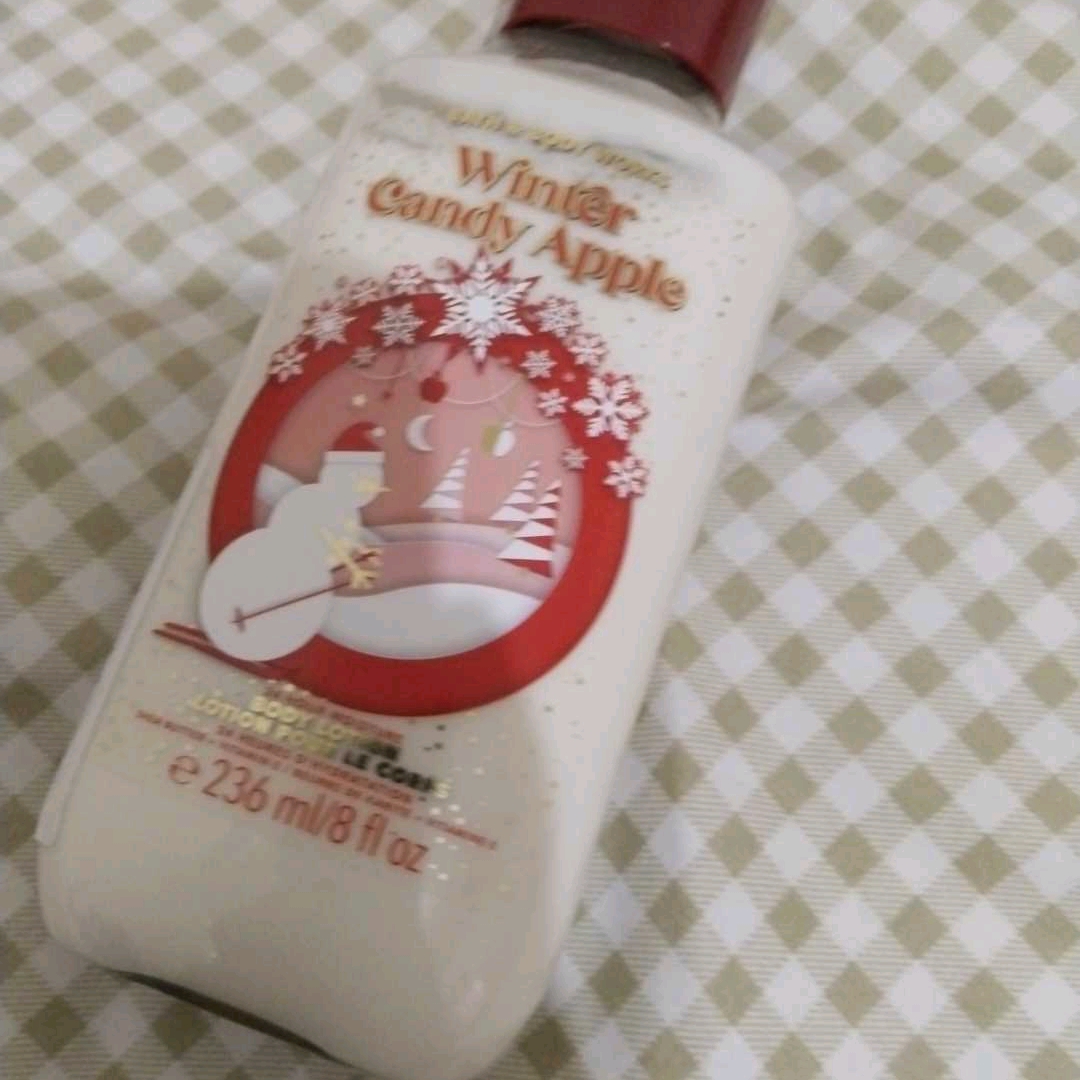 Winter Candy Apple - Super Smooth Body Lotion imgfdn-9b330584-1059-4f38-b57e-504dfab14a48