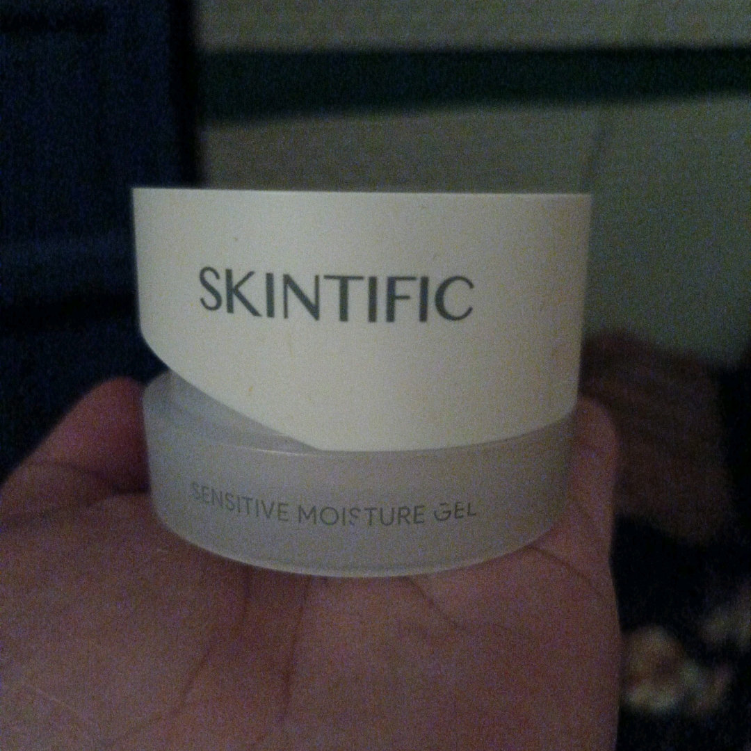 Sensitive Moisture Gel imgfdn-105fc2b6-e86f-423d-84e9-fca494ead5fc