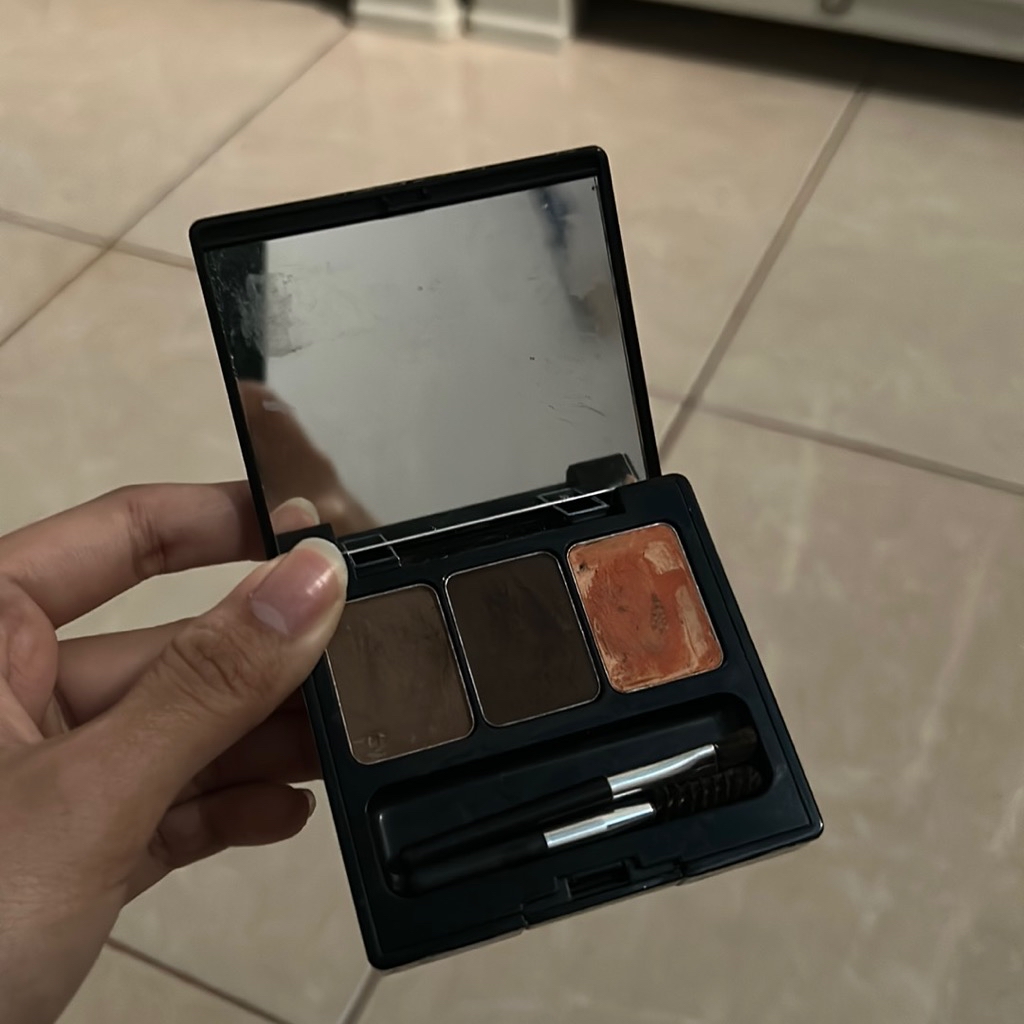 Trivia Eye Shadow - Emperor Brown imgfdn-b1002fe1-80ac-4074-ab97-224661f1c246