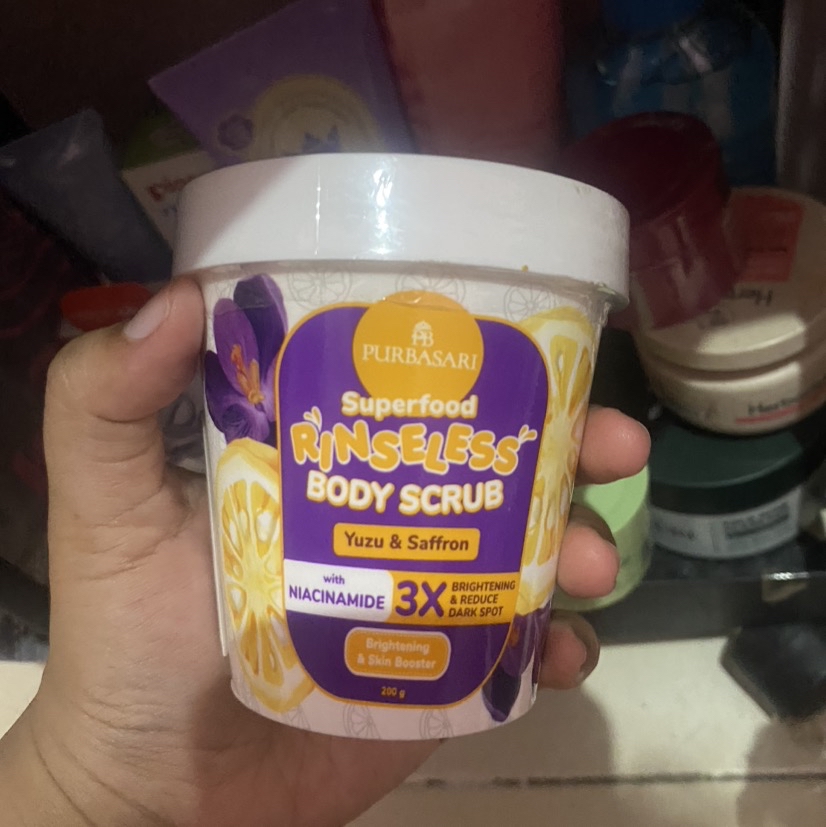 Superfood Body Scrub - Pineapple & Royal Jelly imgfdn-95972865-ee5c-48e4-a9c8-d0b84d2a896d