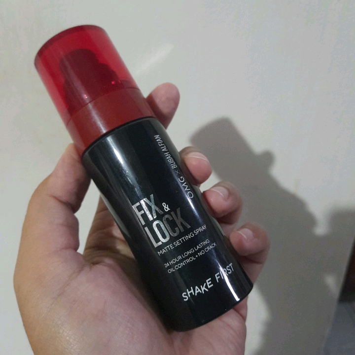 Fix & Lock Matte Setting Spray imgfdn-87ec70d1-afc2-4e3e-9abf-3fcfb405b75e