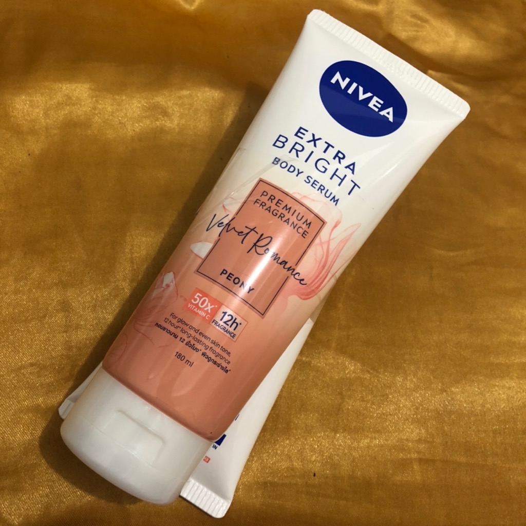 Extra Bright Velvet Romance Premium Fragrance Body Serum imgfdn-0288cd38-7c8e-477c-a2b7-9dc26c063edd