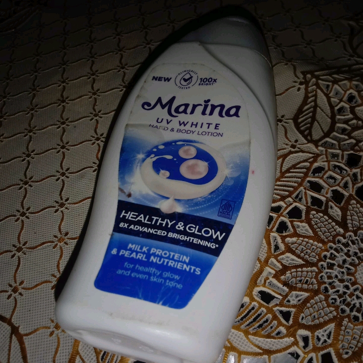 UV White Healthy & Glow Lotion imgfdn-abf9d127-ce91-40ec-af7f-b7e48fcb354c