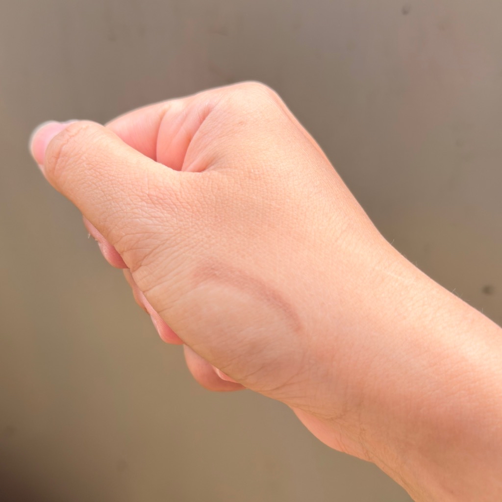 Natural Look Eyebrow Matic - Medium Brown imgfdn-832356d6-d6df-4c3b-a727-5ce3f1a4f355