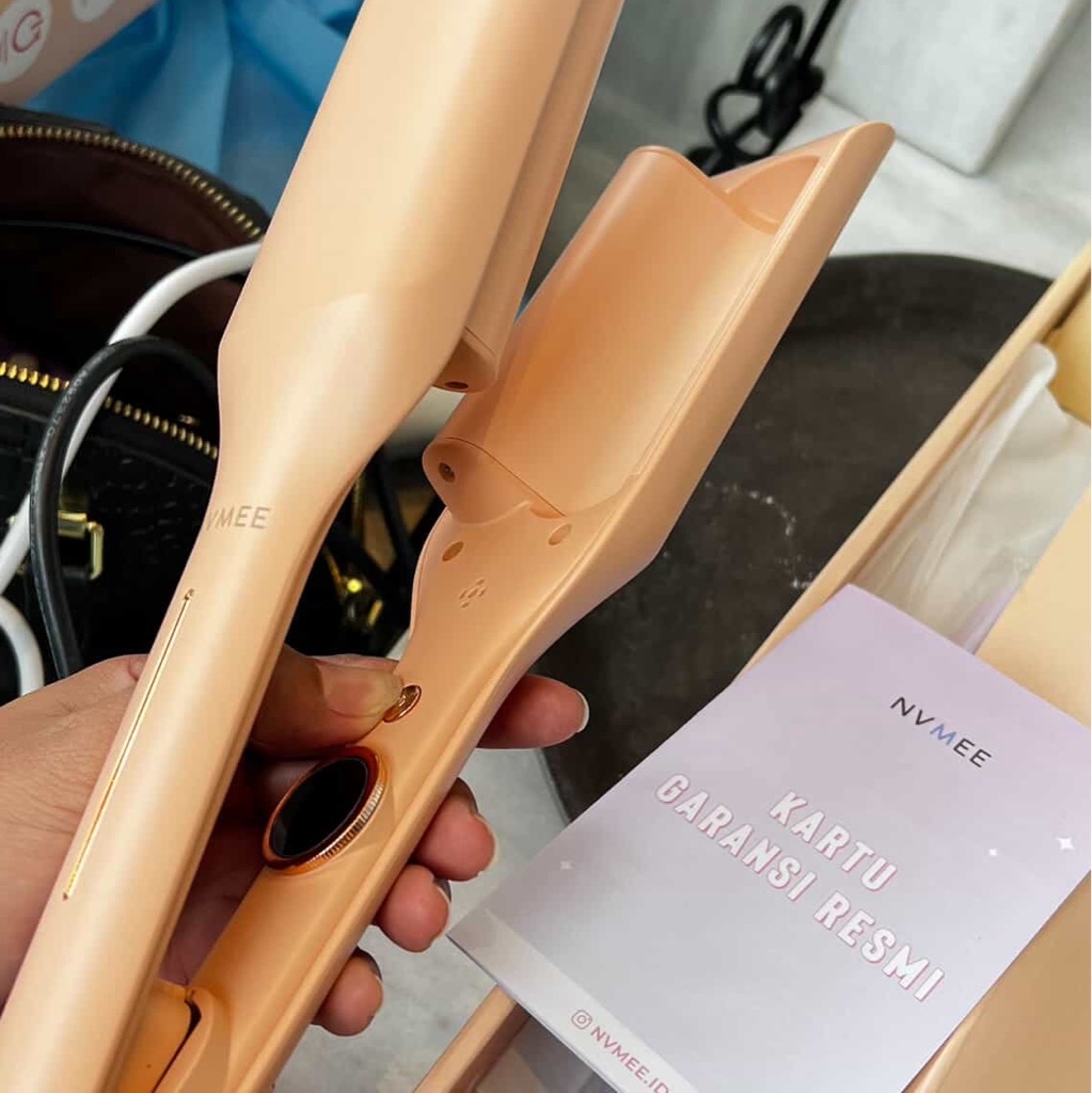 Cancer Hair Styler imgfdn-42d413db-b4d8-4bce-bf4a-408a2ed261ec