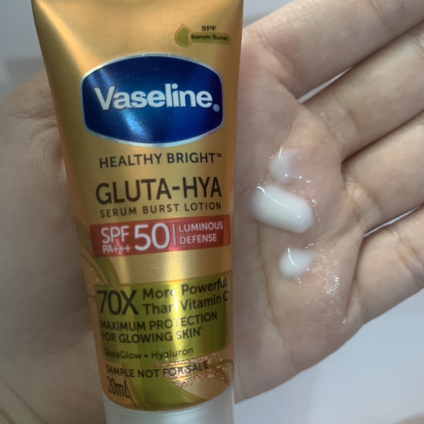 Healthy Bright Gluta-Hya Serum Burst Lotion - SPF 50 PA+++ Luminous Defense imgfdn-dca230ae-1267-4fe4-8e18-7fffbf1be05d