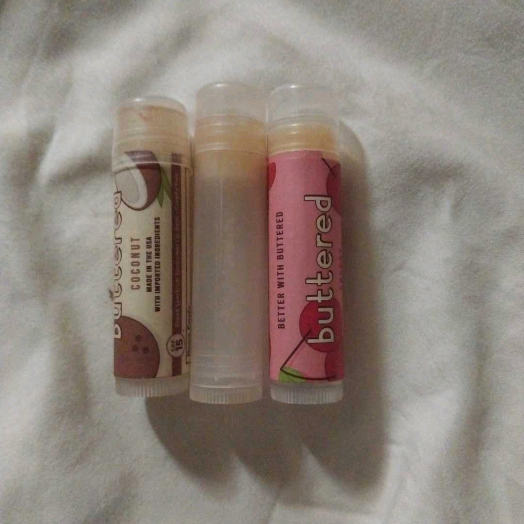 Organic Lip Balm - Cherry imgfdn-7b6bee01-0ea8-49d2-ae34-0ee9b69526ab