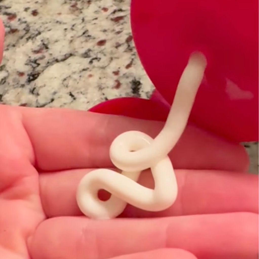 1000 Roses Velvet Soft Body Butter imgfdn-1f1e8ff0-23d3-4480-bc95-20be03fda071