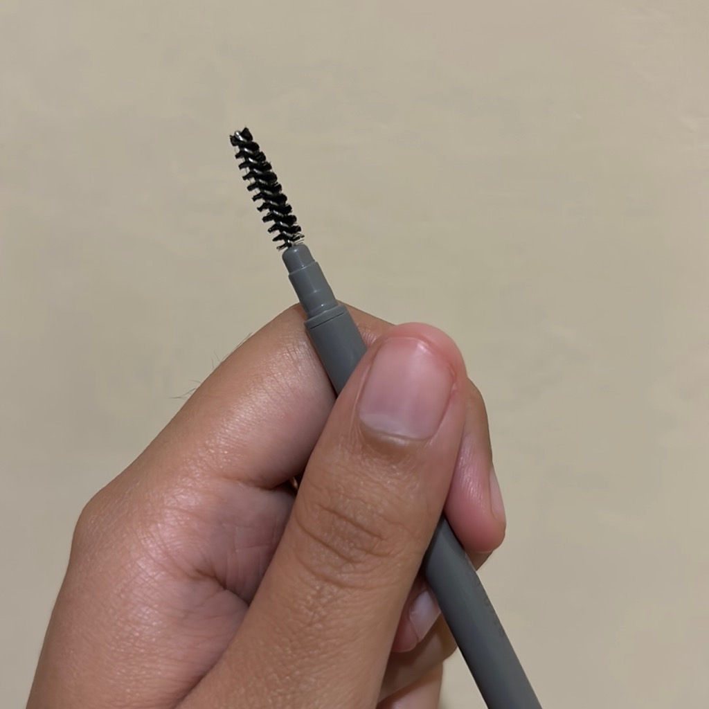 Natural Look Eyebrow Matic - Dark Brown imgfdn-6d407a25-3724-488c-9b46-274659457145