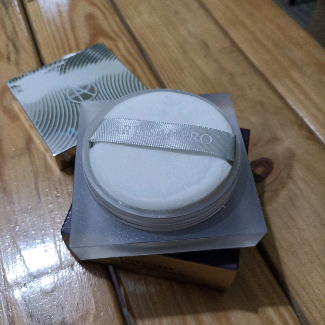 Éclat Libre Pro Glow Loose Powder - Diamond imgfdn-ae623aa8-dde3-4b65-a0a4-ec64b1cf3dee