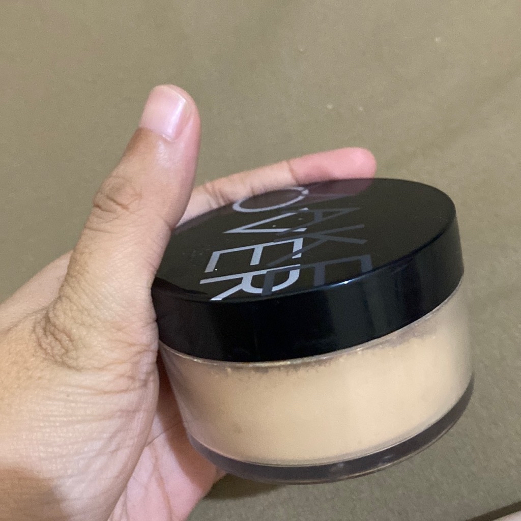 Silky Smooth Translucent Powder - 03 Champagne imgfdn-45a0ca1a-6140-4268-934a-6e55cd6634df