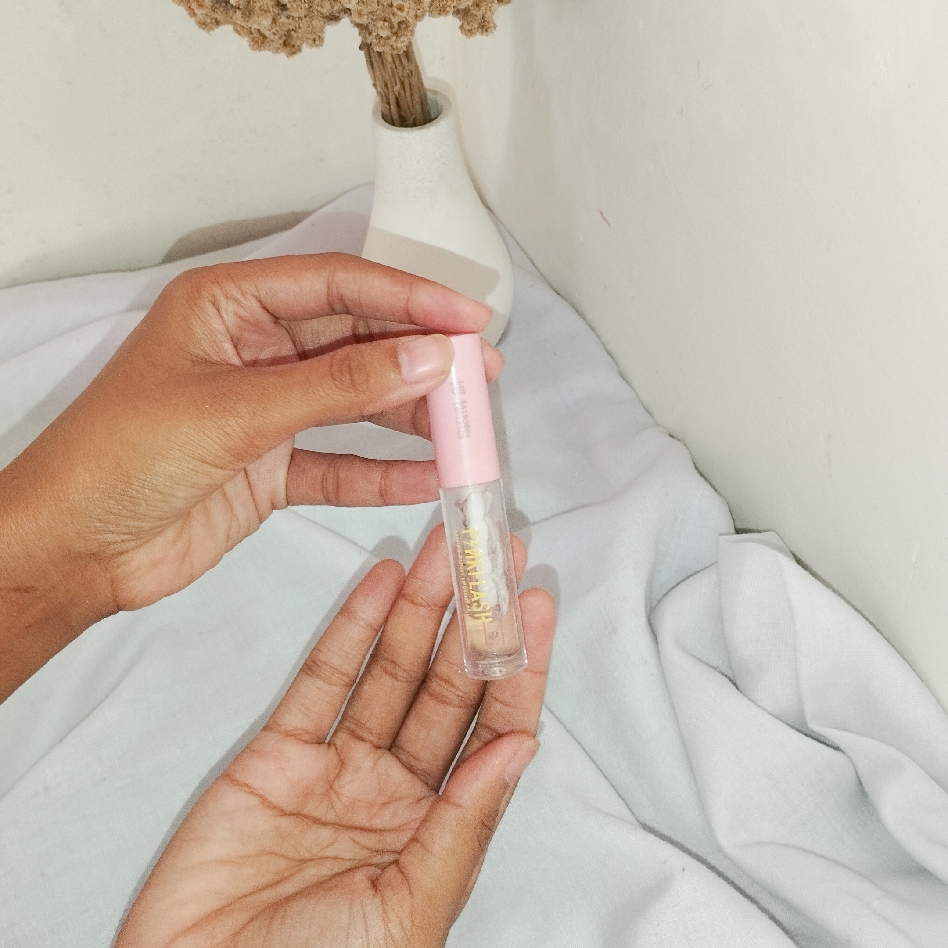 Oh My Gloss Lasting Glossy Lip Gloss - C01 River imgfdn-471e7bd2-6c78-4a98-a31c-8e4cfcf17657