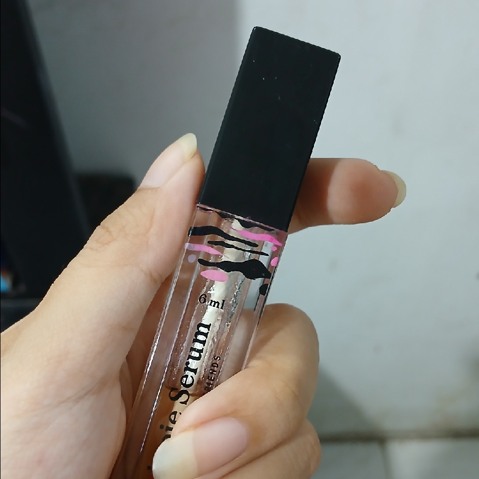 Lippie Serum imgfdn-0dd4497f-172c-430b-bfbe-d85033cd09bf