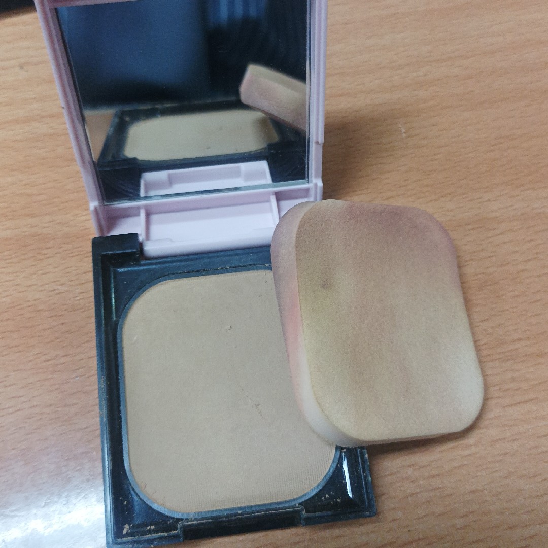 UV Whitening 4 Beauty Benefits Two Way Cake Perfect Last - 23 Pure Beige imgfdn-562eca50-9cb9-4936-a022-157ee12e8b4e