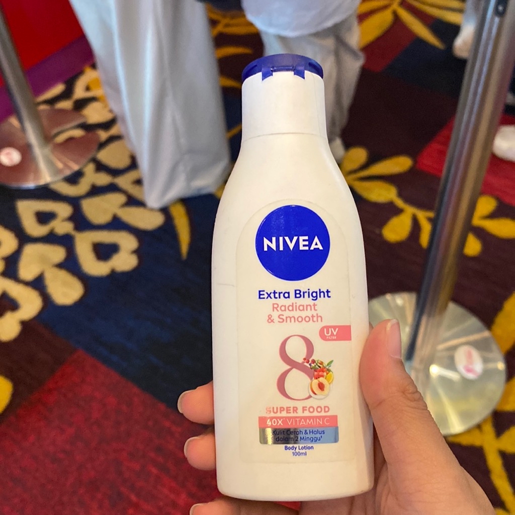 Extra White Instant Glow Lotion imgfdn-7396ca2f-3e0e-4cc8-a475-12abe96a2935