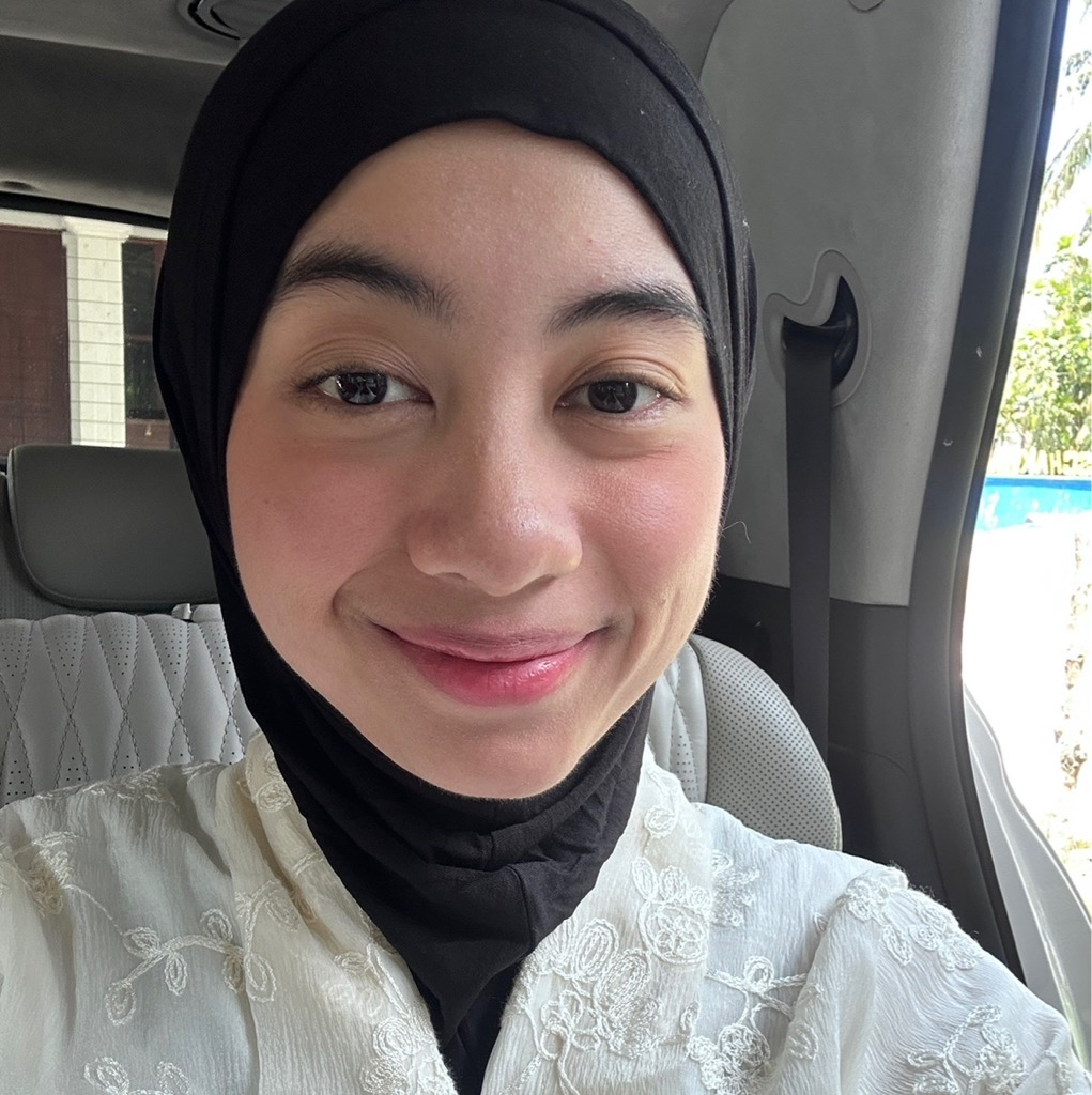 Jelly Lip Tint - 01 Berry Kiss imgfdn-7974012d-d91d-4b52-8143-21198dc330c3