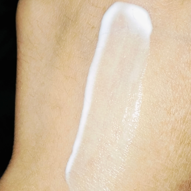 UV Shield Airy Smooth Sunscreen Serum SPF 50 PA++++ imgfdn-ed4d62eb-228d-4b8a-bd2c-576b9ff8c6dd