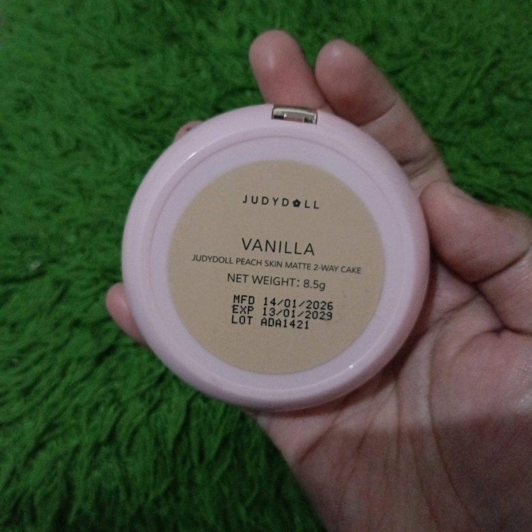 Two Way Cake SPF 50+ PA+++ - Vanilla imgfdn-aa37c122-afd0-42ce-8332-9c15b739b5b0