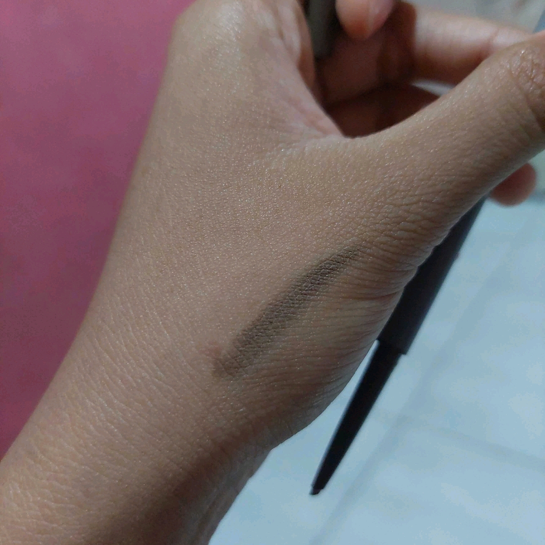 Natural Look Eyebrow Matic - Dark Brown imgfdn-fd33fdf4-b7c1-4a84-aca5-9de2a2df42c3