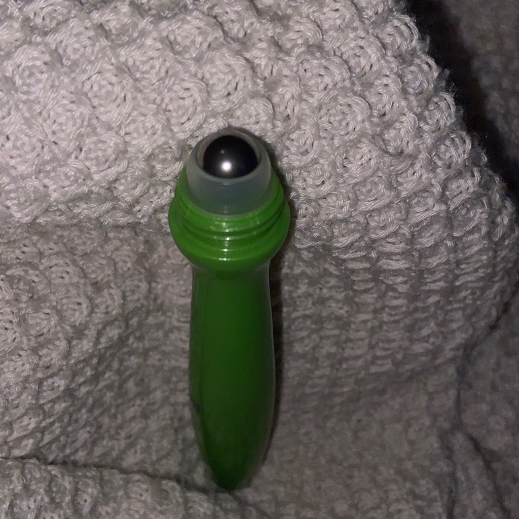 Eye Serum Roll On imgfdn-4212f4be-053b-4580-ac51-eba9801446e7