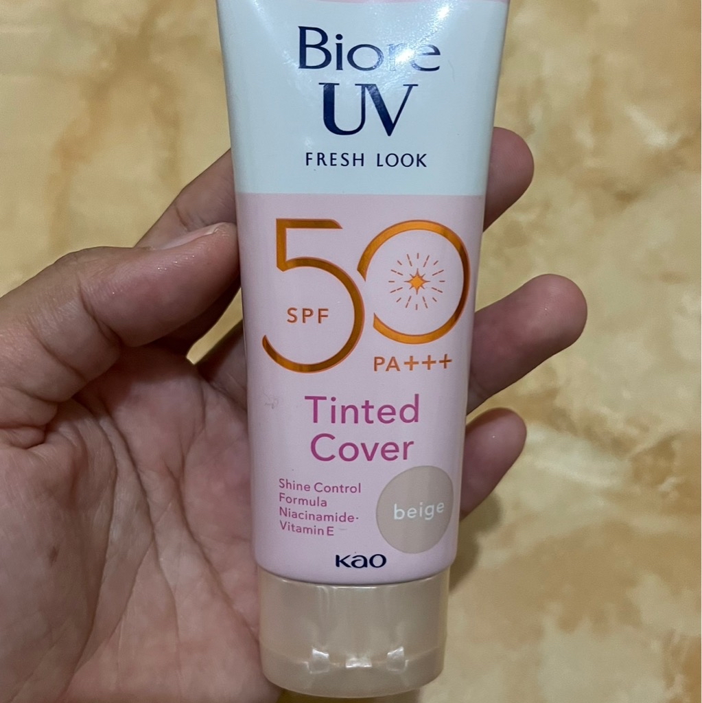 UV Fresh Look Tinted C SPF50 - Beige imgfdn-4ece6146-50c5-423d-b822-faaa0350bdf1
