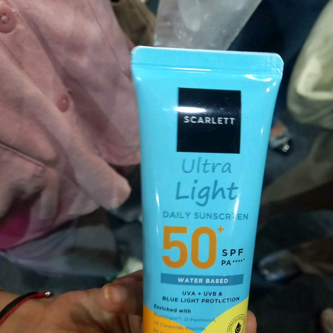 Scarlett Sun Bright Daily Sunscreen SPF 50 PA+++ imgfdn-3ef74848-11c0-413d-8e87-8d7d387193d9