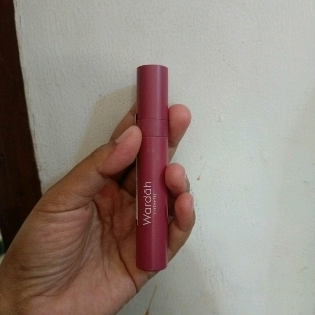 Colorfit Velvet Matte Lip Mousse - 10 Lively Coral imgfdn-f71e4acc-f69f-44b3-a4a5-8a46ddb9744f