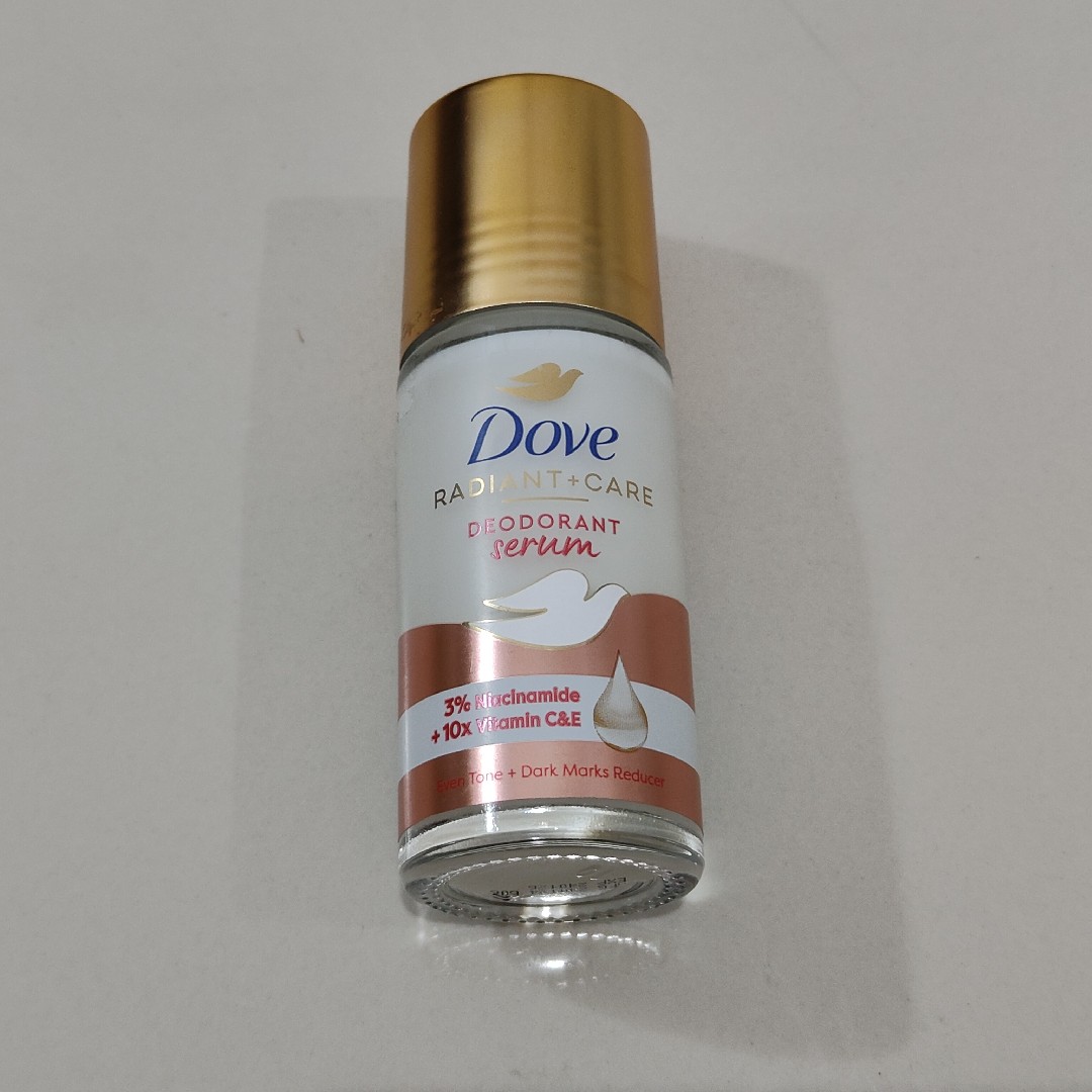 Radiant+Care Deodorant Serum Roll On  - 3% Niacinamide + 10x Vitamin C & E imgfdn-f0e1e0c5-b198-40c5-9584-09b8c7d0fd07