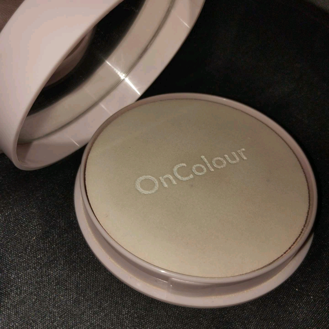 On Colour Face Powder - Light imgfdn-50e4f616-5660-4aed-b776-1e5a21600cd6