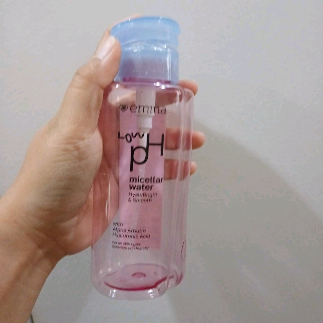 Low pH Micellar Water HyaluBright & Smooth  imgfdn-a91c01b7-9e79-448f-9b13-611ea8df15e0