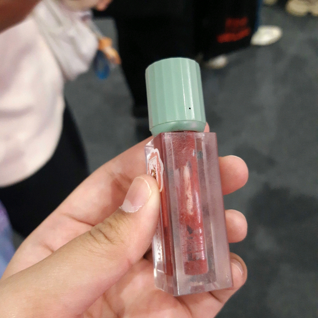 Ultra Light Lip Stain - Amber imgfdn-d3d997de-d07c-48d9-a2d4-28c3e869a450
