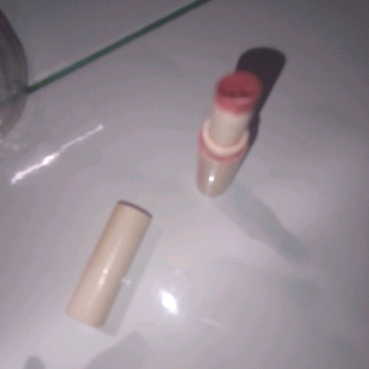 Mattecrush Lipstick - 04 Salmon Fam imgfdn-8316f95b-f422-4887-8f9e-72f07787f6d9