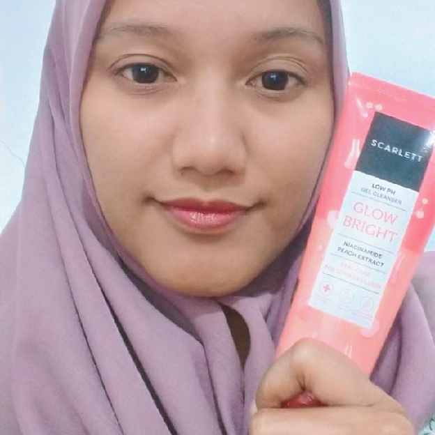 Low pH Glow Bright Gel Cleanser imgfdn-9573a445-cbb8-4256-8026-a8f1b76b6ade